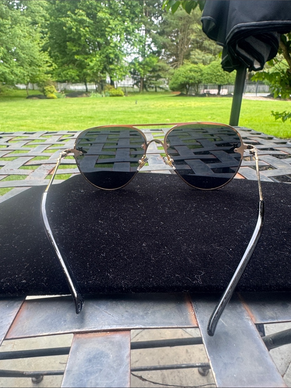 Sunglasses black  Aviator  with Gold Bee Accents - Picture 5 of 5